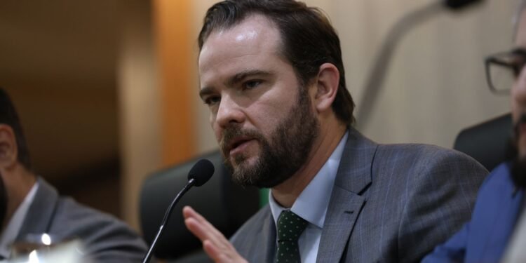 Dario Durigan articula mediação para reestruturação da dívida bancária do Rio de Janeiro