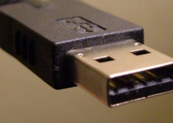 Do caos dos conectores à ubiquidade do USB: uma história de padronização