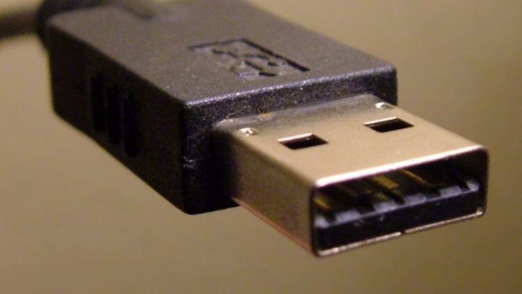 Do caos dos conectores à ubiquidade do USB: uma história de padronização