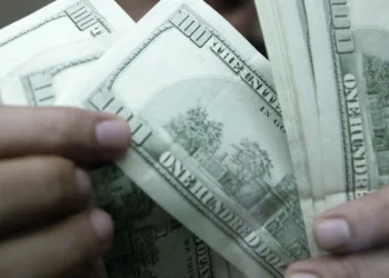 Dólar avança a R$ 5,19 após sinalização de aperto monetário pelo Federal Reserve