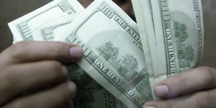 Dólar avança a R$ 5,19 após sinalização de aperto monetário pelo Federal Reserve