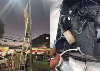foto de policial militar removendo câmera clandestina de poste em rua do bairro de Valéria em Salvador