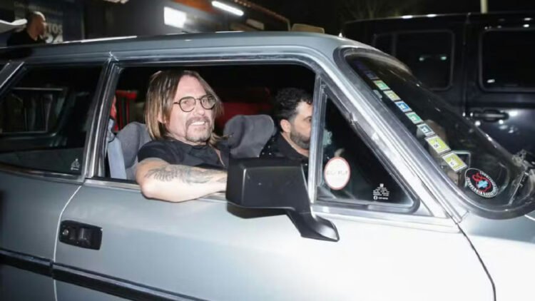 Edson investe R$ 150 mil na restauração de carro que marcou início de sua carreira