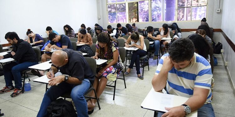 Encceja 2026 ocorre neste domingo com aplicação de provas em todo o país 1 Encceja 2026 ocorre neste domingo com aplicação de provas em todo o país