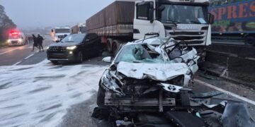 Engavetamento na Br-116 em Campina Grande do Sul deixa feridos e bloqueia rodovia