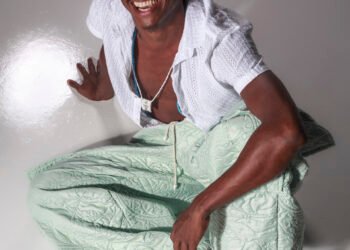 Evaldo Macarrão celebra sucesso em Coração Acelerado e impacto do humor na TV