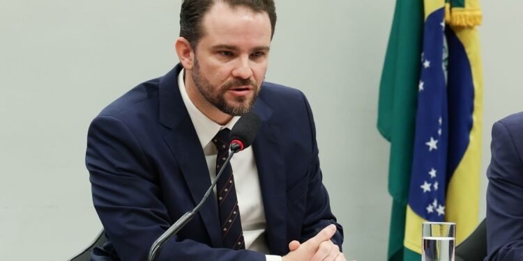 Fazenda autoriza R$ 12,9 bilhões em empréstimos com aval da União para cinco estados