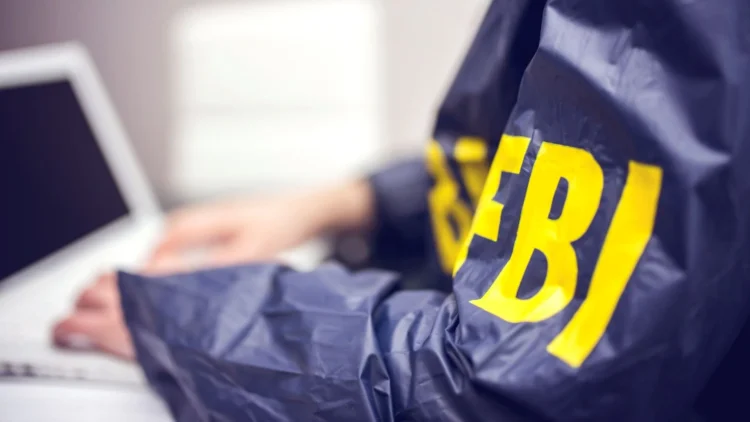 FBI e polícia australiana prendem líderes de grupo hacker responsável por ataques globais