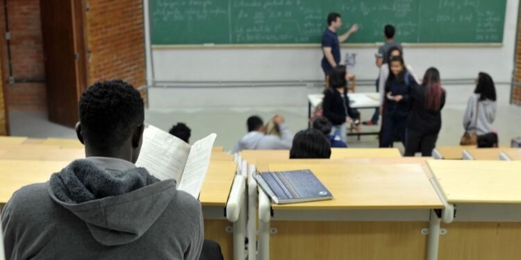 FIES inicia convocação de lista de espera para financiamento estudantil nesta sexta 1 FIES inicia convocação de lista de espera para financiamento estudantil nesta sexta