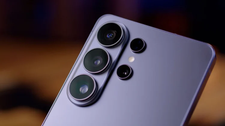 Galaxy S26 Ultra mantém falhas na tela mesmo após atualização corretiva da Samsung