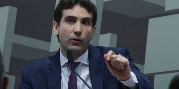 Galípolo critica pressão de empresas por acesso ao FGC 1 Galípolo critica pressão de empresas por acesso ao FGC