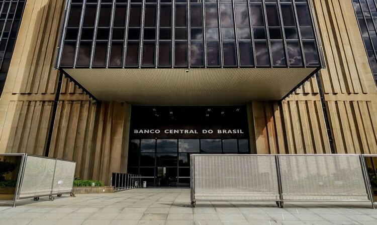 Inflação em queda e Selic a 14% ao ano marcam nova diretriz do Banco Central 1 Inflação em queda e Selic a 14% ao ano marcam nova diretriz do Banco Central