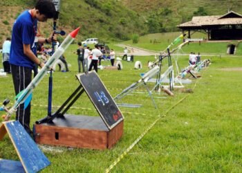Jornada de Foguetes 2026 reúne estudantes em Barra do Piraí para desafios científicos