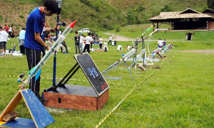 Jornada de Foguetes 2026 reúne estudantes em Barra do Piraí para desafios científicos