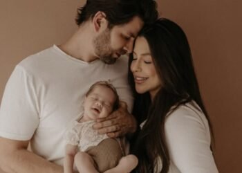 Laís Caldas explica por que filha ainda não usa brincos após diagnóstico congênito