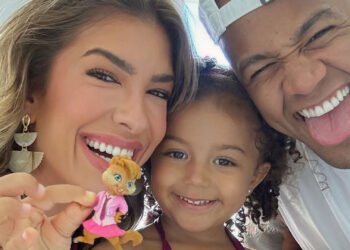 Lore Improta relata ida ao hospital com a filha após identificar caroço