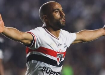 Lucas Moura presenteia o pai com mansão de R$ 15 milhões em São Paulo