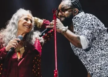 maria bethânia e xande de pilares no palco