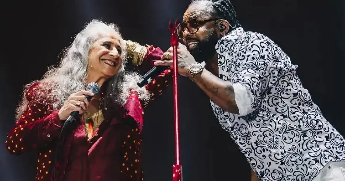 maria bethânia e xande de pilares no palco