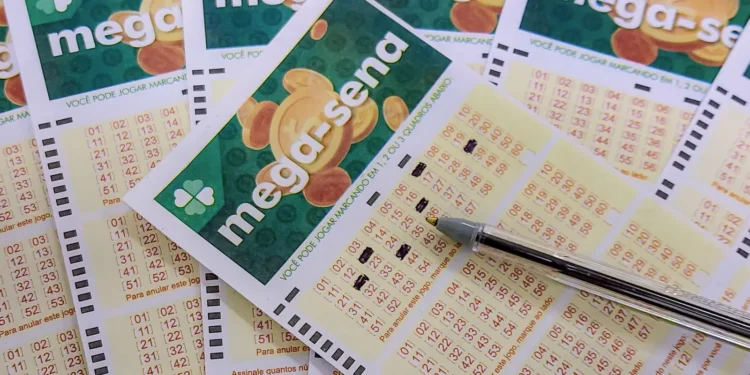 Mega-sena acumula e prêmio chega a 135 milhões de reais 1 Mega-sena acumula e prêmio chega a 135 milhões de reais