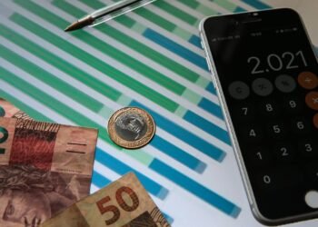 Mercado financeiro reduz projeção para a taxa Selic pela primeira vez desde março