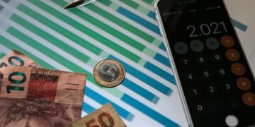 Mercado financeiro reduz projeção para a taxa Selic pela primeira vez desde março