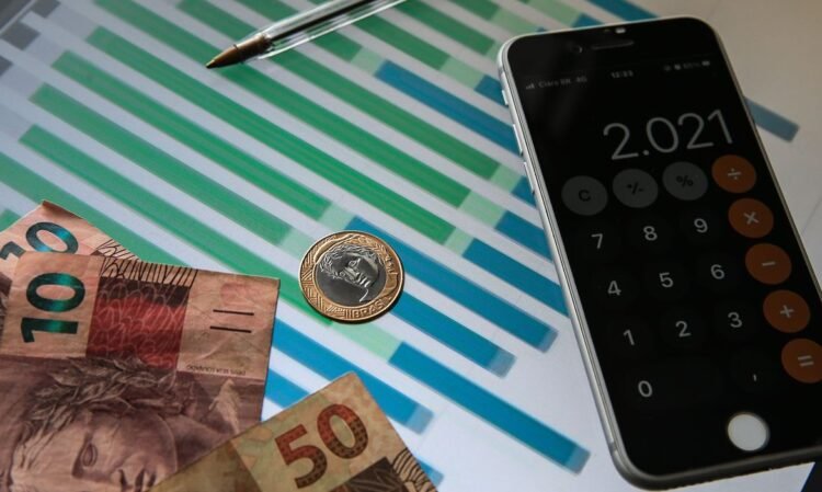 Mercado financeiro reduz projeção para a taxa Selic pela primeira vez desde março