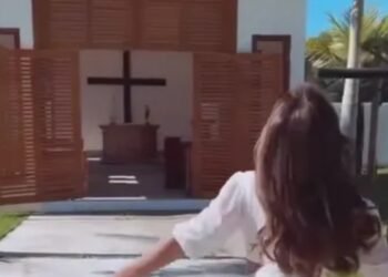 Nicole Bahls constrói capela particular em sua fazenda de 20 mil metros quadrados