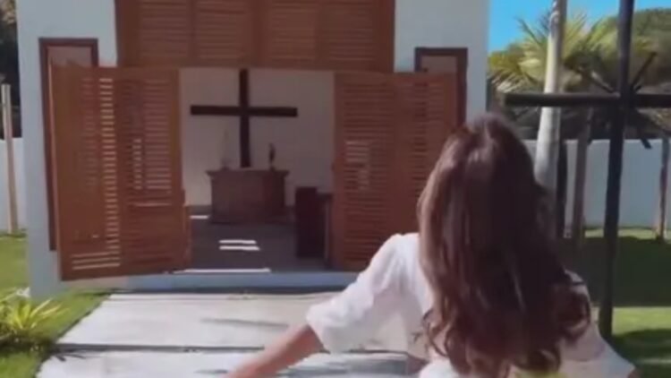 Nicole Bahls constrói capela particular em sua fazenda de 20 mil metros quadrados 1 Nicole Bahls constrói capela particular em sua fazenda de 20 mil metros quadrados