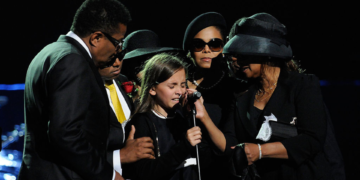 Paris Jackson detalha decisão espontânea de discursar no memorial de Michael Jackson