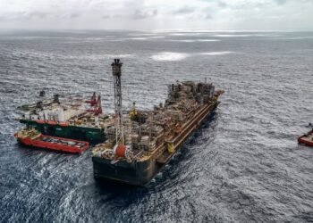 Petroleiros propõem maior controle estatal na Petrobras e revisão de dividendos