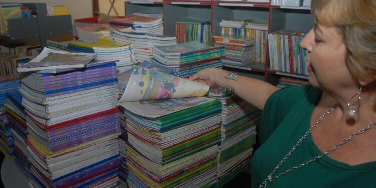 Prazo para escolas definirem livros do ciclo 2027-2030 via PNLD termina em 8 de setembro