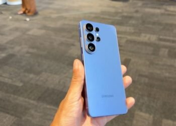 Samsung confirma erro de software e prepara correção para mancha vermelha do Galaxy S26 Ultra