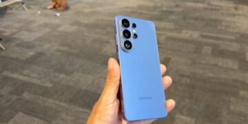 Samsung confirma erro de software e prepara correção para mancha vermelha do Galaxy S26 Ultra