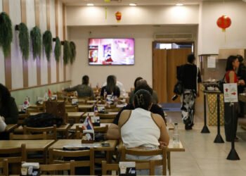 Setor de serviços emprega 15,9 milhões de pessoas com média salarial de 2,2 mínimos