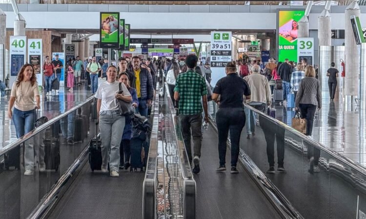 Setor de serviços mantém estabilidade em junho e fecha semestre com alta de 2% 1 Setor de serviços mantém estabilidade em junho e fecha semestre com alta de 2%