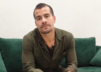 Thiago Martins oficializa relacionamento com a modelo Luiza Caldi