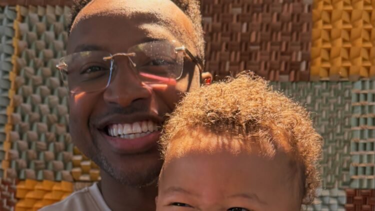 Thiaguinho celebra primeiro Dia dos Pais com registros inéditos ao lado do filho Bento