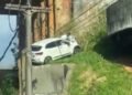 Veículo despenca de viaduto em Salvador e mobiliza equipes de trânsito