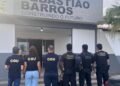 Policiais federais na porta da Prefeitura de Sebastião Barros