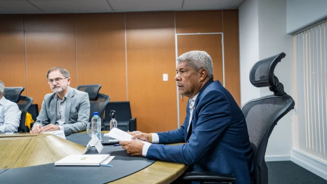 governador da Bahia, Jerônimo Rodrigues em reunião de segurança pública