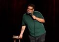 Humorista Matheus Buente apresenta o espetáculo "O Problema é Theu" em Salvador 2 Matheus Buente em show de comédia