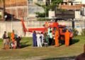helicóptero do corpo de bombeiros transportando paciente