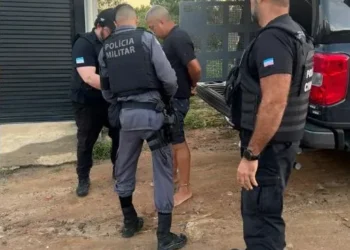 Líder de organização criminosa de Santo Antônio de Jesus sendo preso