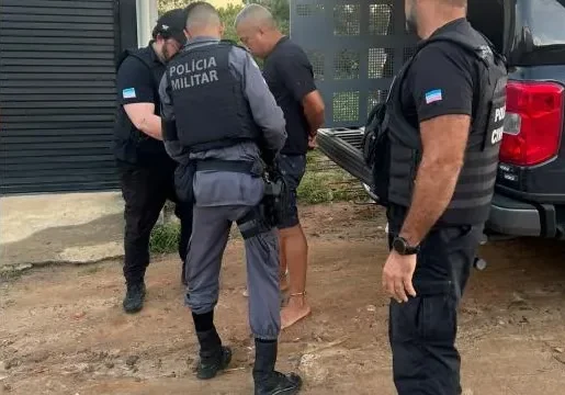 Líder de organização criminosa de Santo Antônio de Jesus sendo preso