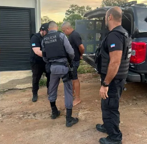 Líder de organização criminosa de Santo Antônio de Jesus é preso no Espírito Santo 1 Líder de organização criminosa de Santo Antônio de Jesus sendo preso