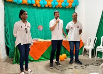 Leo de Neco candidato a deputado estadual em bate papo com a comunidade do Ideal em Santo Amaro