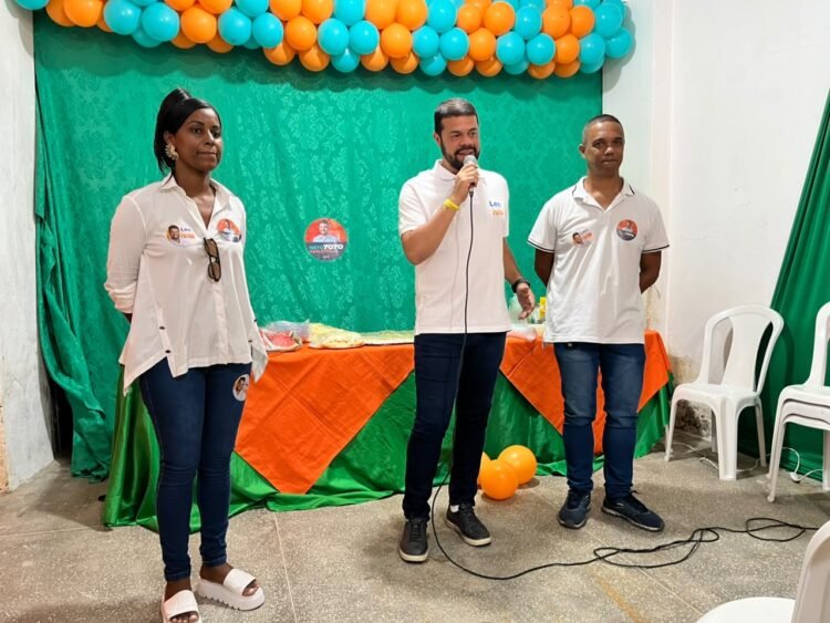 Leo de Neco candidato a deputado estadual em bate papo com a comunidade do Ideal em Santo Amaro