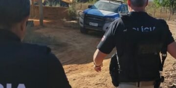 policiais durante diligências