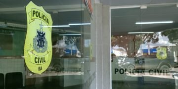 foto da entrada de uma delegacia de Polícia Civil na Bahia